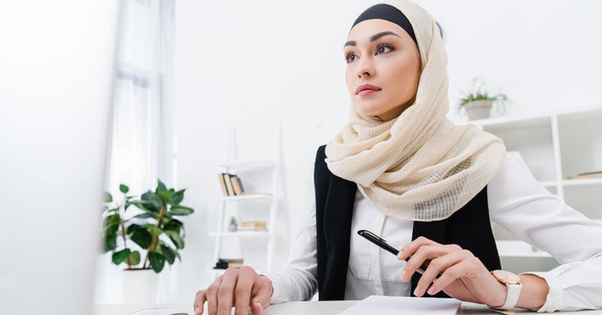 مطلوب موظفة استقبال في الشارقة (برواتب مميزة) للعمل لدي مركز الخدمة الملكية للعمالة المساعدة 1 تصميم بدون عنوان 2026 06 18T110743.246